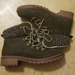 Olive lace-up Booties